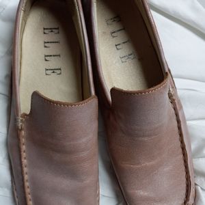 ELLE womans leather shoes fits size 8.5-9